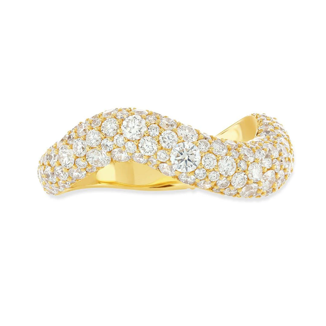 Making Waves Yellow Gold Round Brilliant Cut Diamond Ring