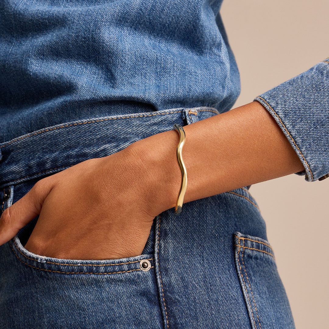 Making Waves Yellow Gold Bangle - Image 2