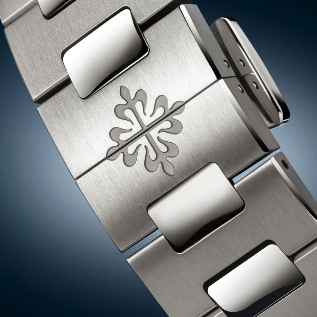 Patek Philippe Nautilus Ref. 5610/1P-001 - Image 4