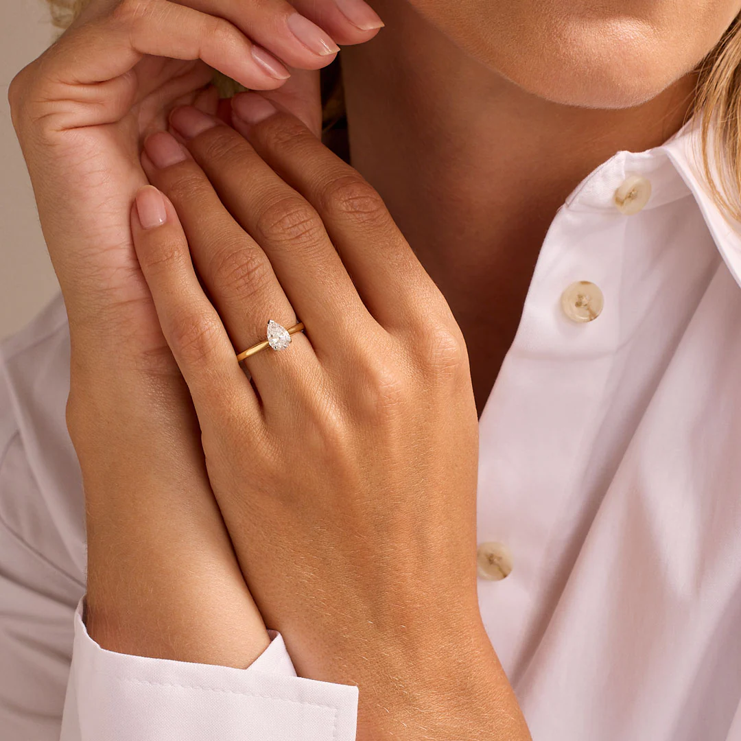 18ct Yellow Gold Pear Shape Diamond Solitaire Ring - Image 2