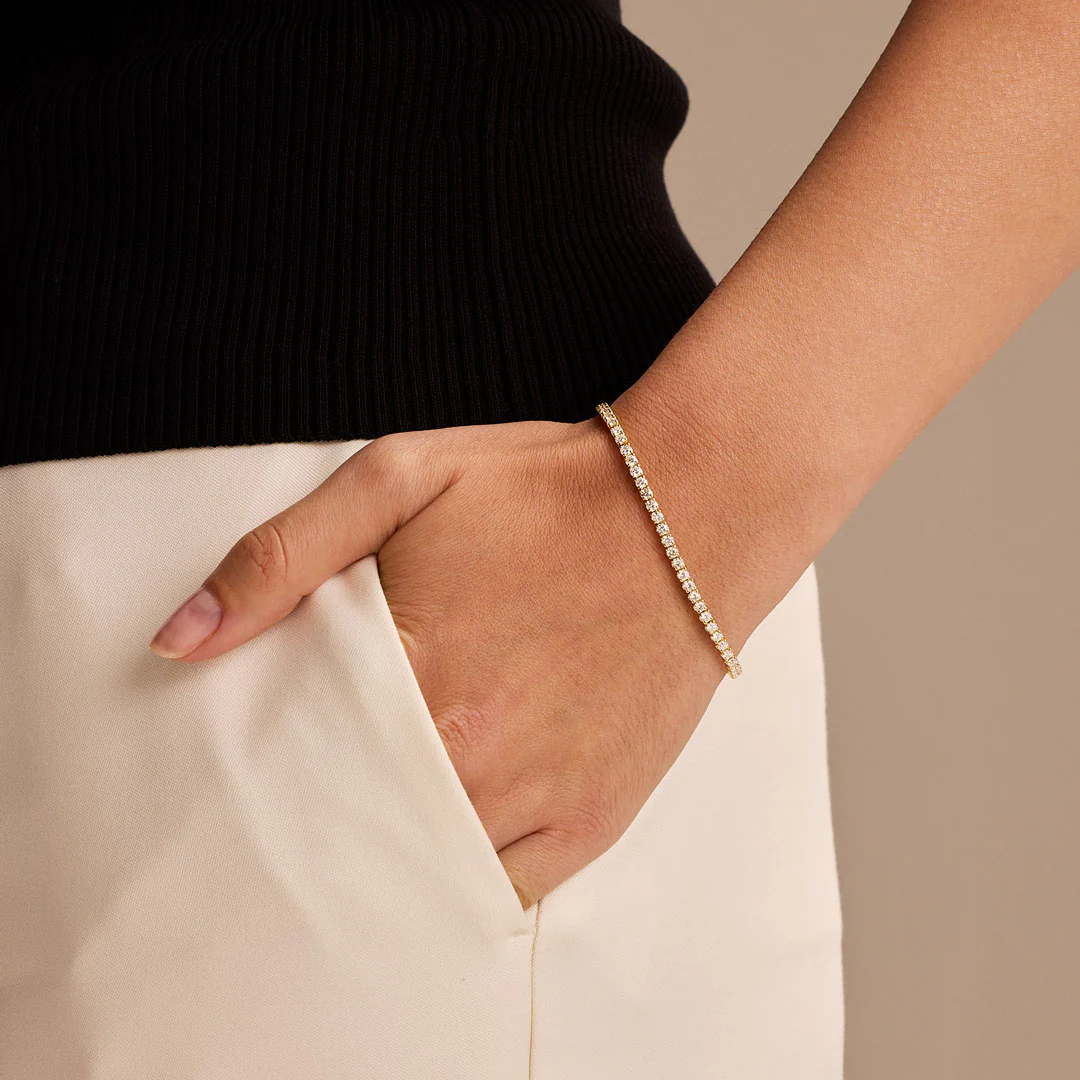 Yellow Gold Round Brilliant Cut Diamond Tennis Bracelet - Image 2